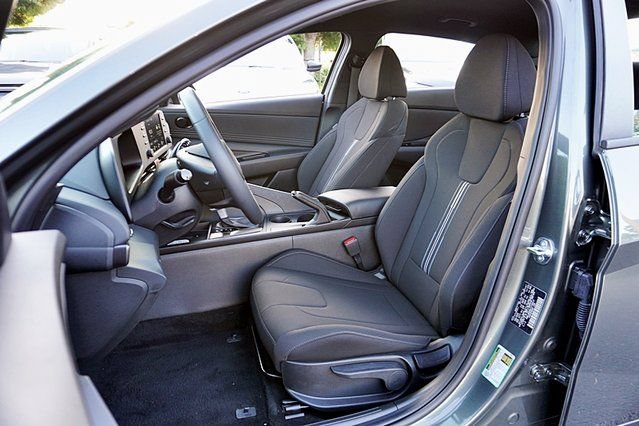 Certified 2026 Hyundai Elantra Sport FWD image 14