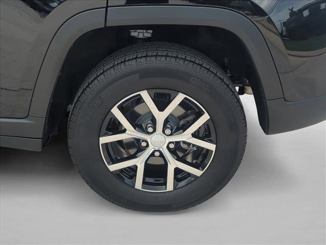 Used 2025 Jeep Grand Cherokee Limited RWD image 25