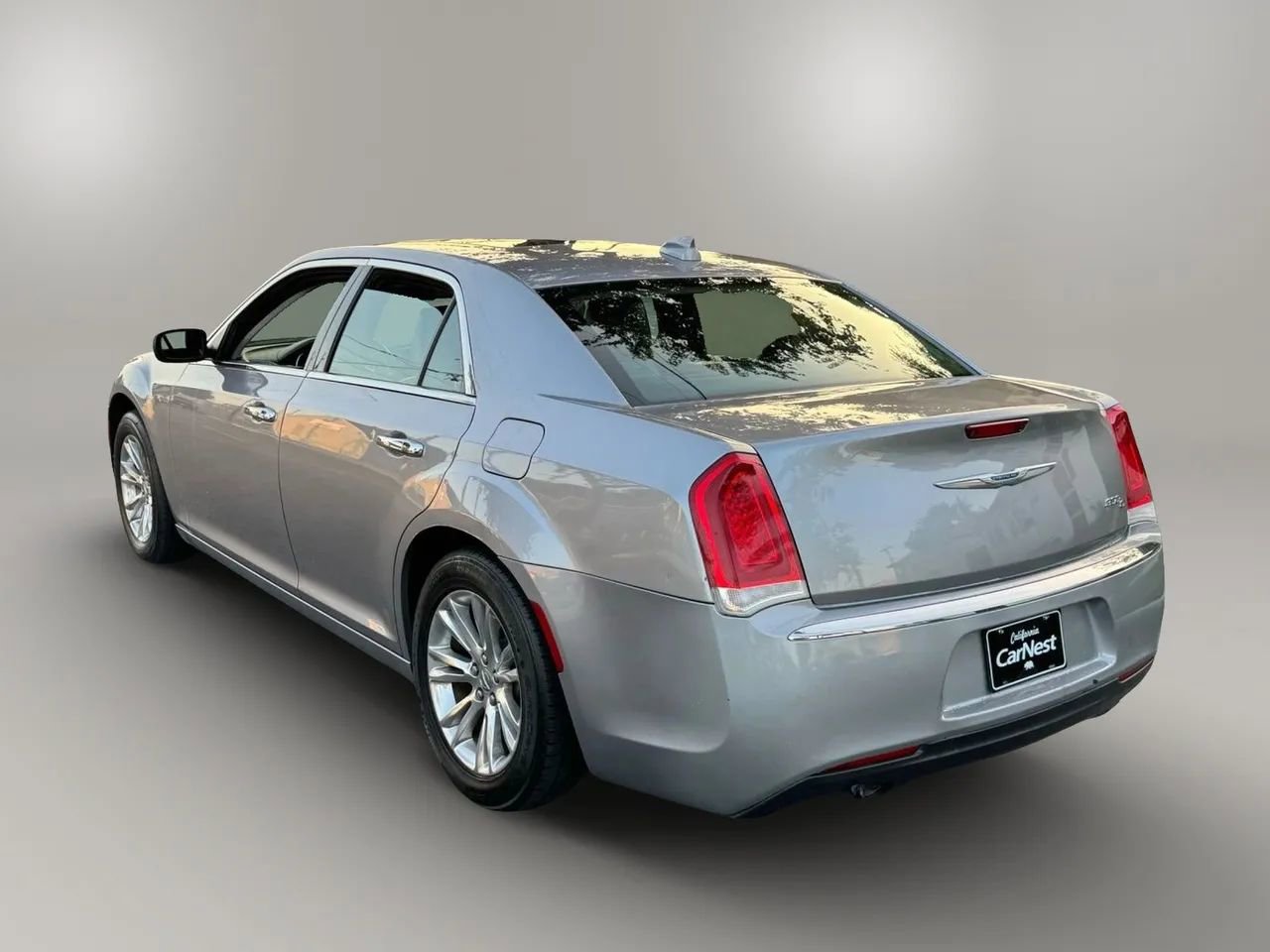 Used 2017 Chrysler 300 C RWD image 10