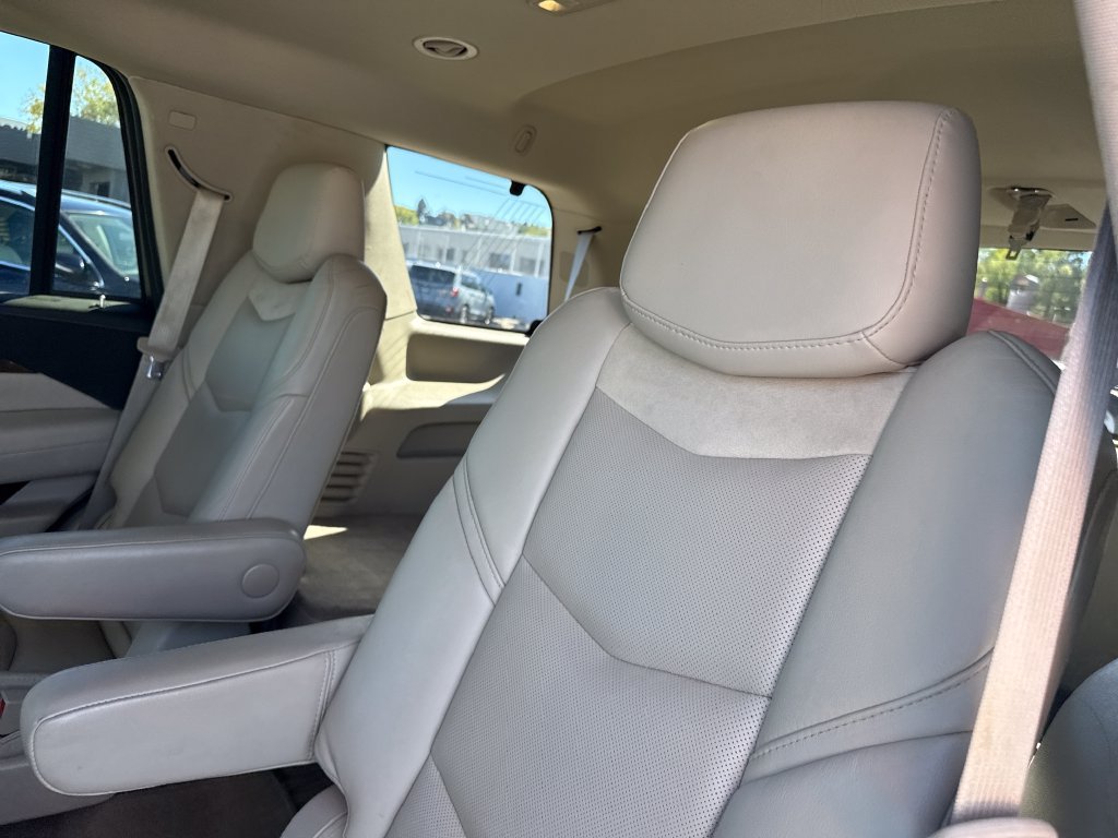Used 2019 Cadillac Escalade Luxury RWD image 23