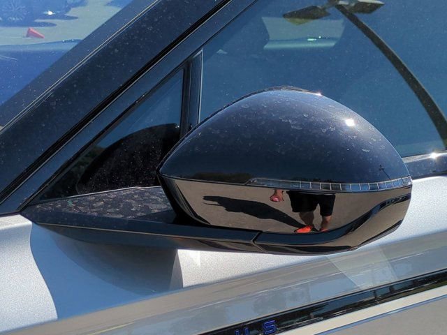 Used 2025 Lincoln Nautilus Reserve image 11