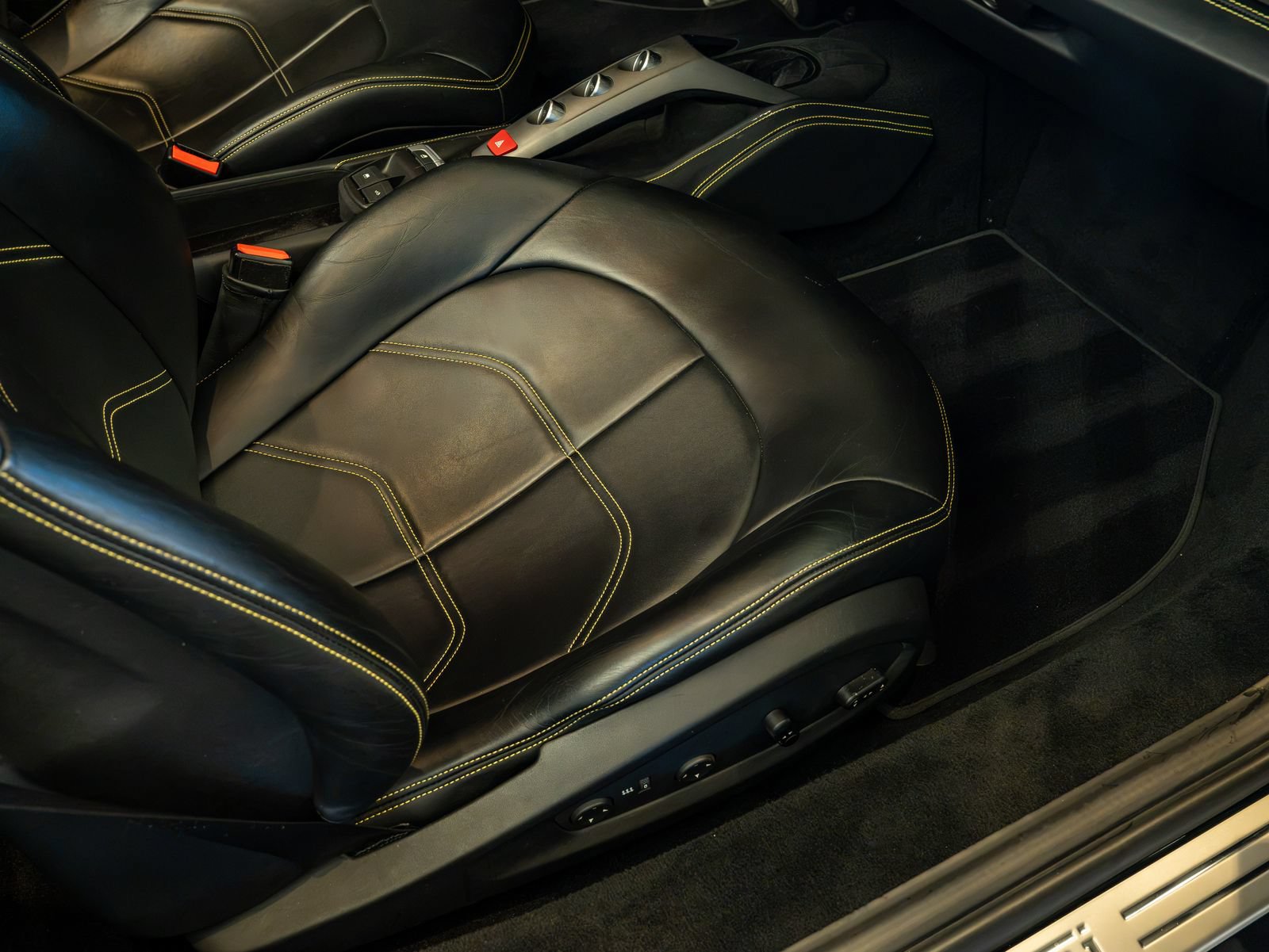 Used 2018 Ferrari 488 Spider RWD image 20