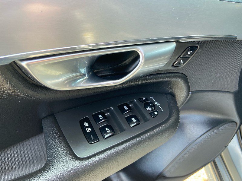 Used 2018 Volvo XC90 T5 Momentum w/ Convenience Package AWD/4WD image 10