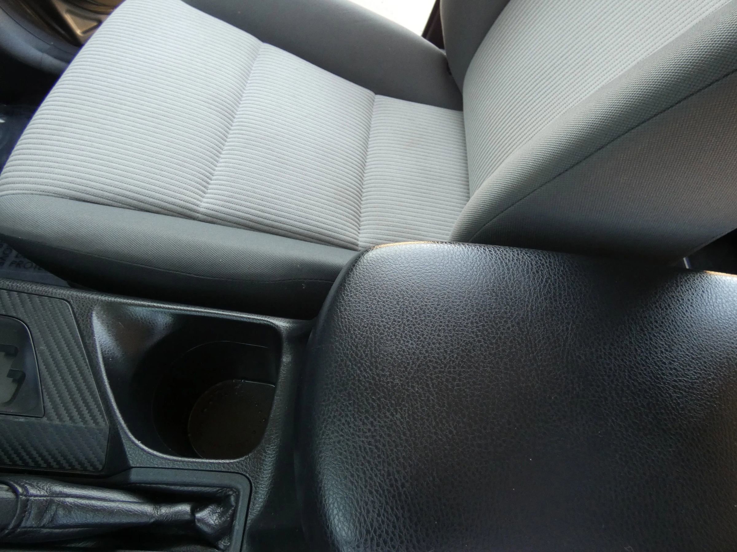 Used 2015 Toyota RAV4 LE image 59