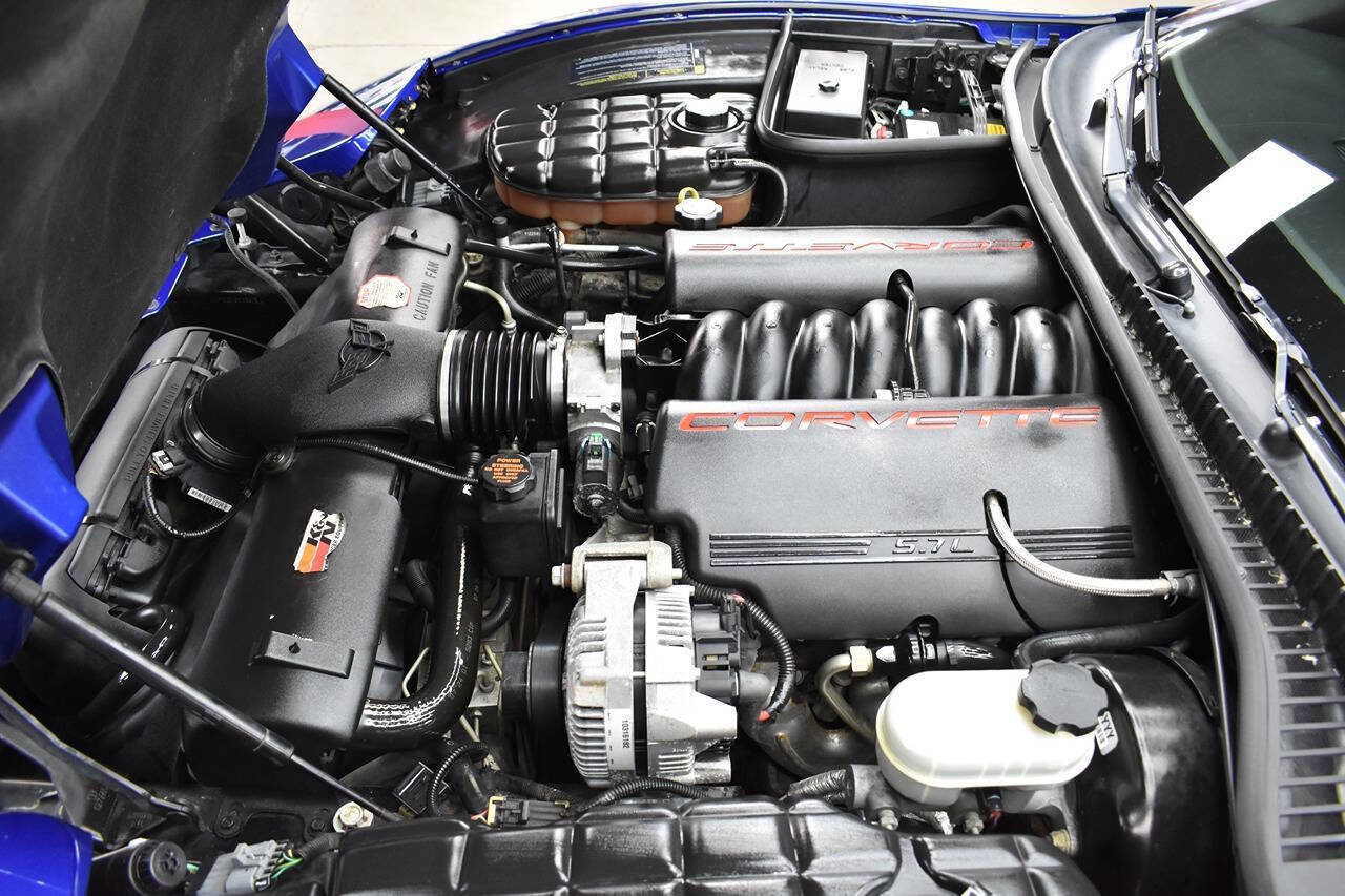 Used 2002 Chevrolet Corvette Coupe w/ Preferred Equipment Group1 RWD image 18