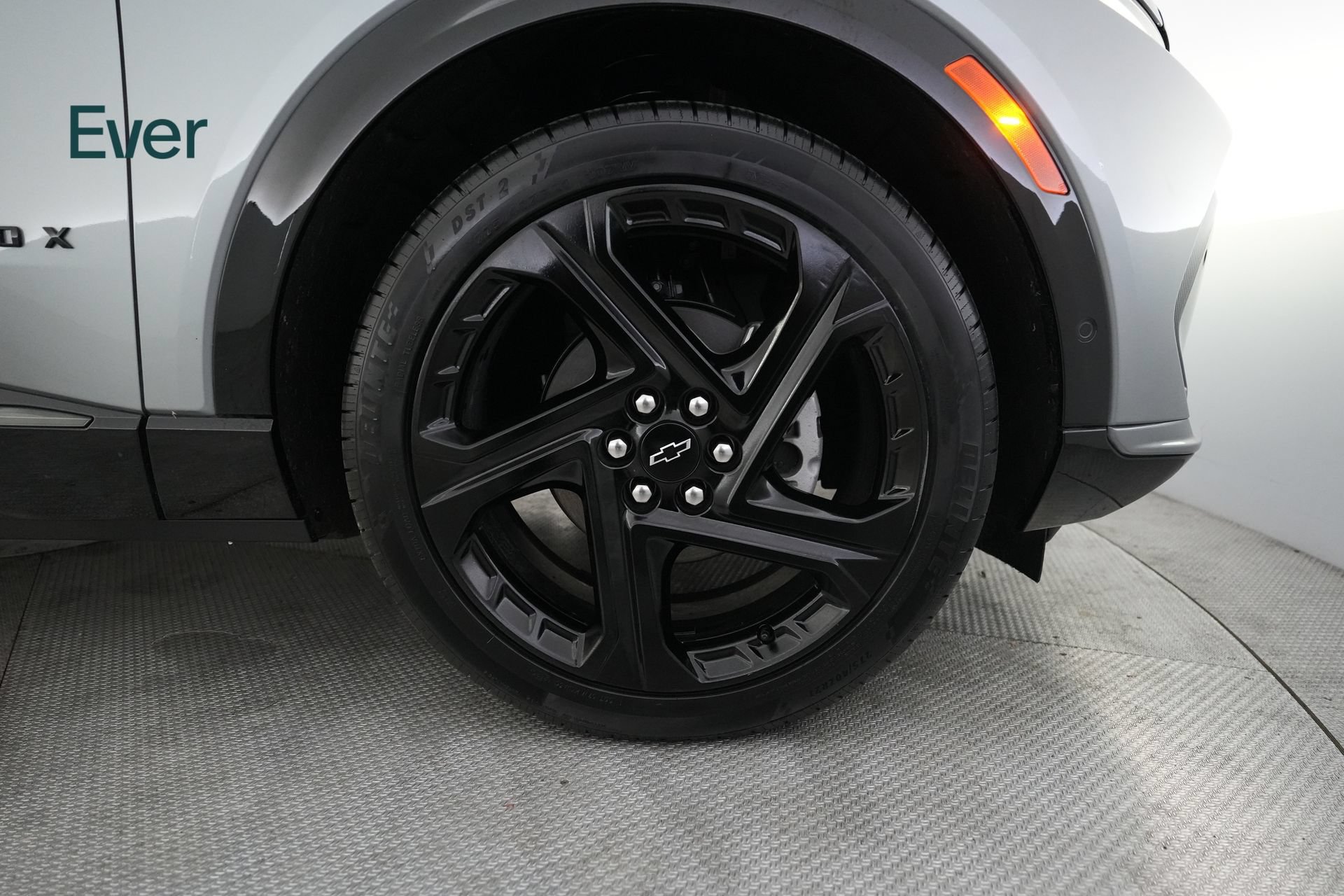 Used 2024 Chevrolet Equinox EV RS FWD image 20