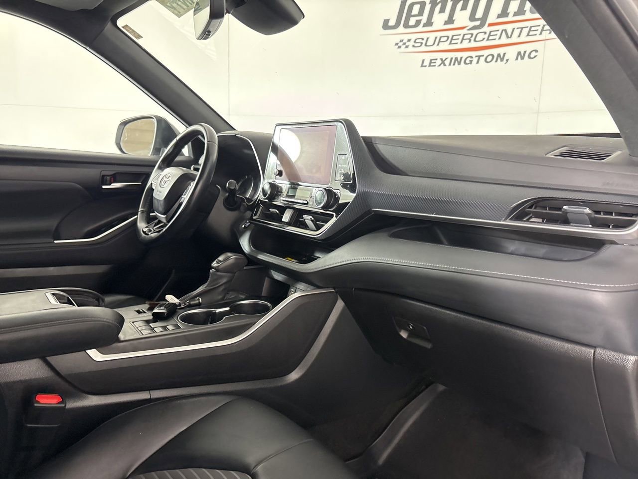 Used 2023 Toyota Highlander XSE image 33