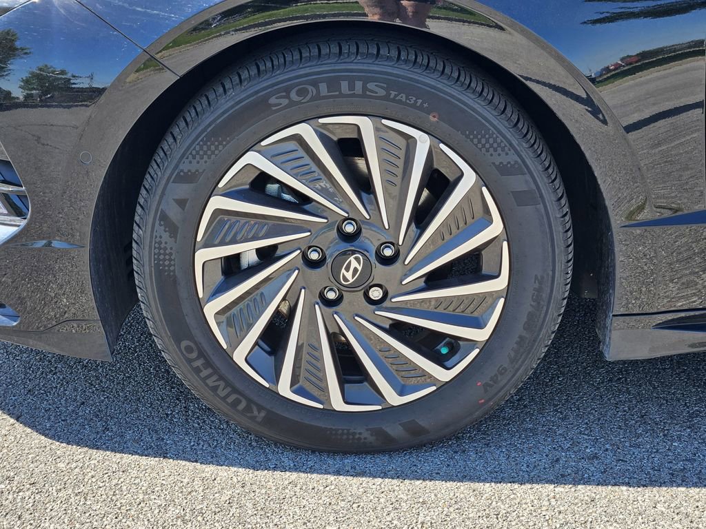 Used 2025 Hyundai Sonata Limited image 9