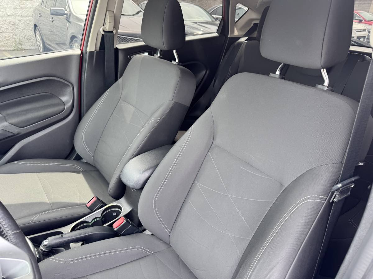 Used 2016 Ford Fiesta SE FWD image 37