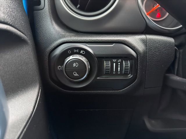 Used 2021 Jeep Gladiator Sport image 18