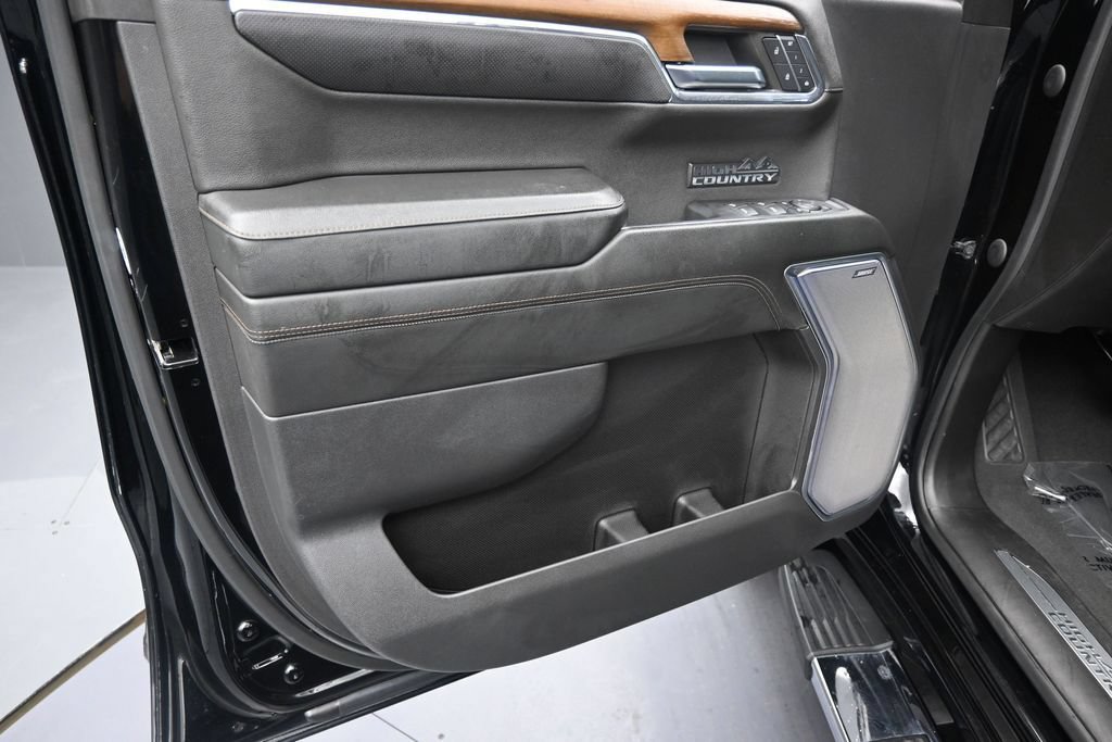 Used 2024 Chevrolet Silverado 1500 High Country w/ Technology Package AWD/4WD image 12