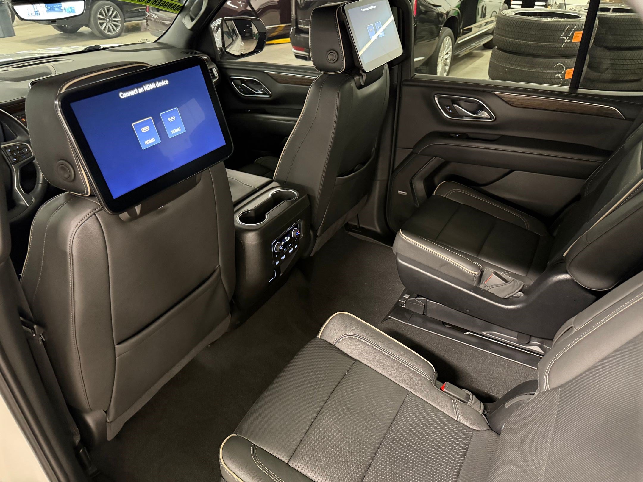 Used 2024 Chevrolet Tahoe Premier w/ Advanced Technology Package AWD/4WD image 28