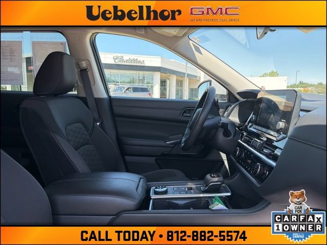 Used 2025 Nissan Pathfinder SV AWD/4WD image 2