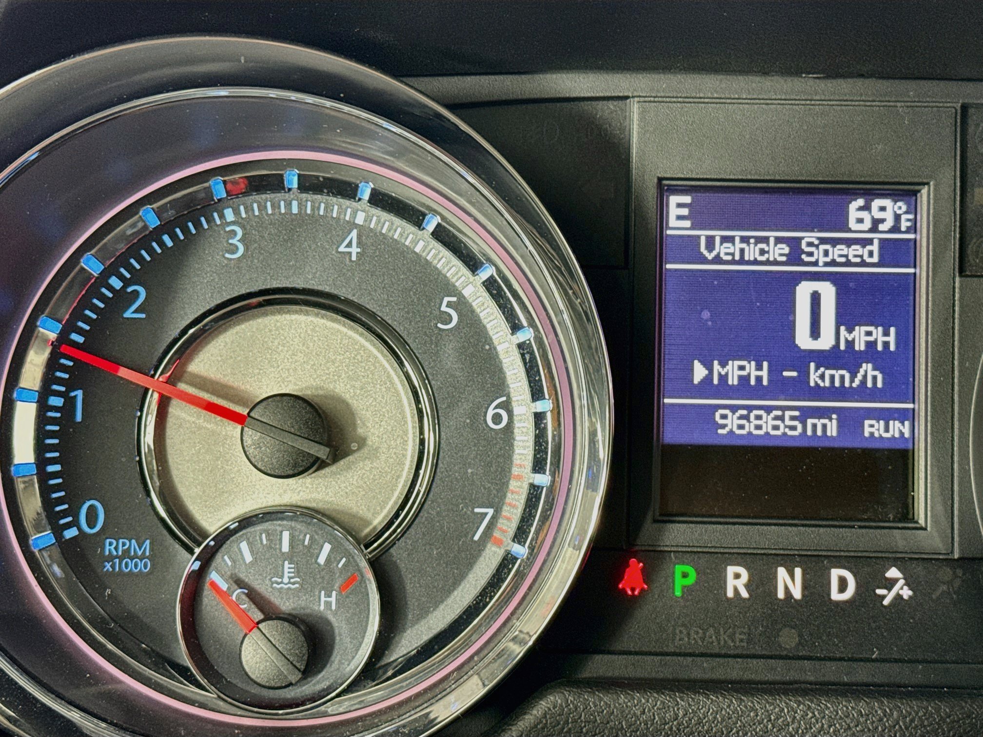 Used 2013 Chrysler Town & Country Touring FWD image 12