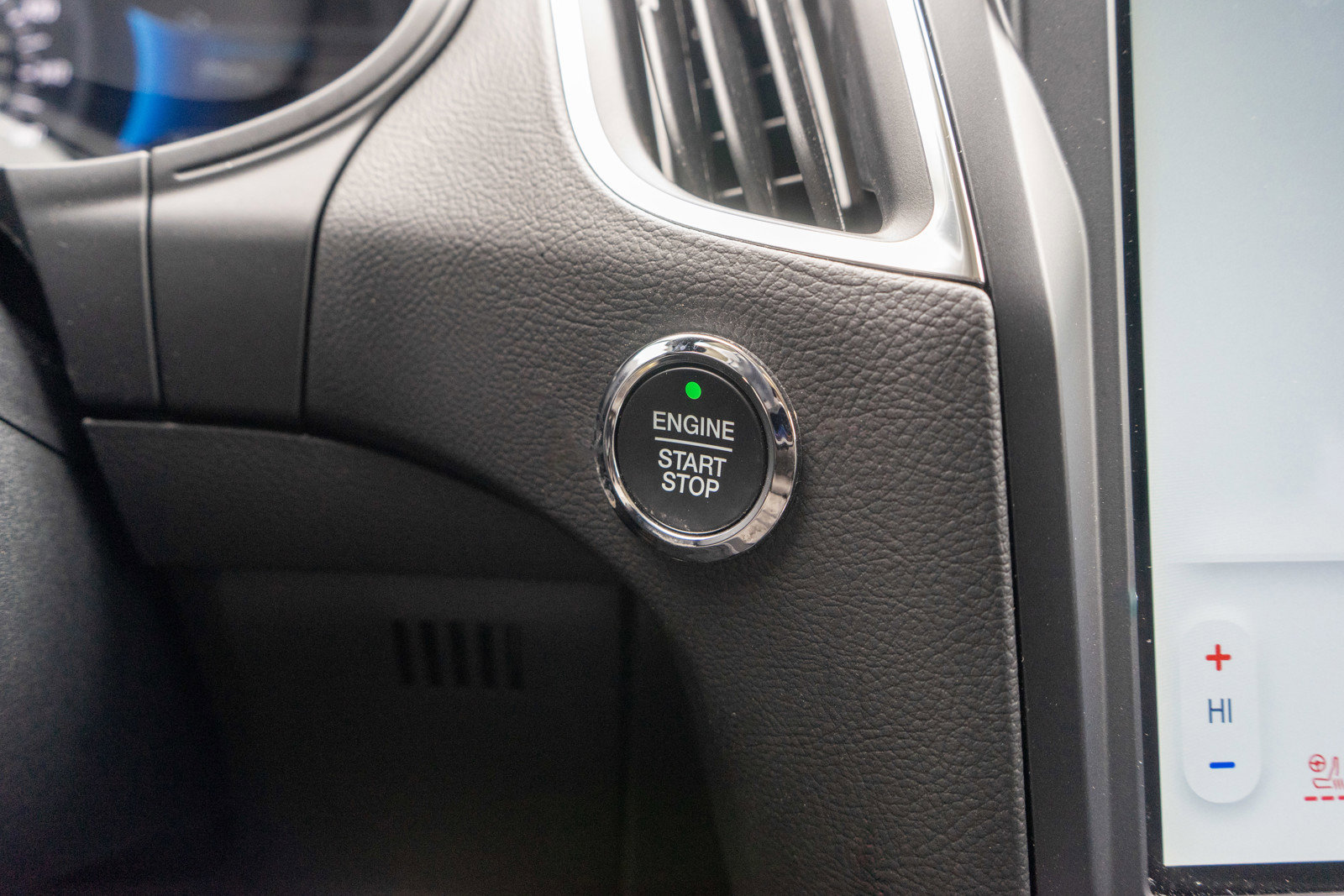 Used 2024 Ford Edge Titanium AWD/4WD image 24