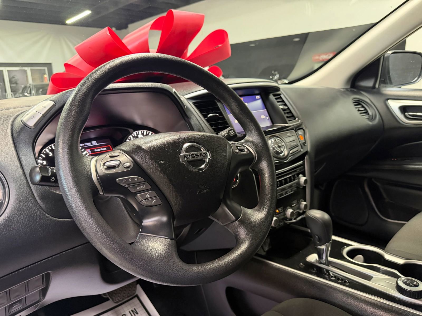 Used 2020 Nissan Pathfinder S AWD/4WD image 36