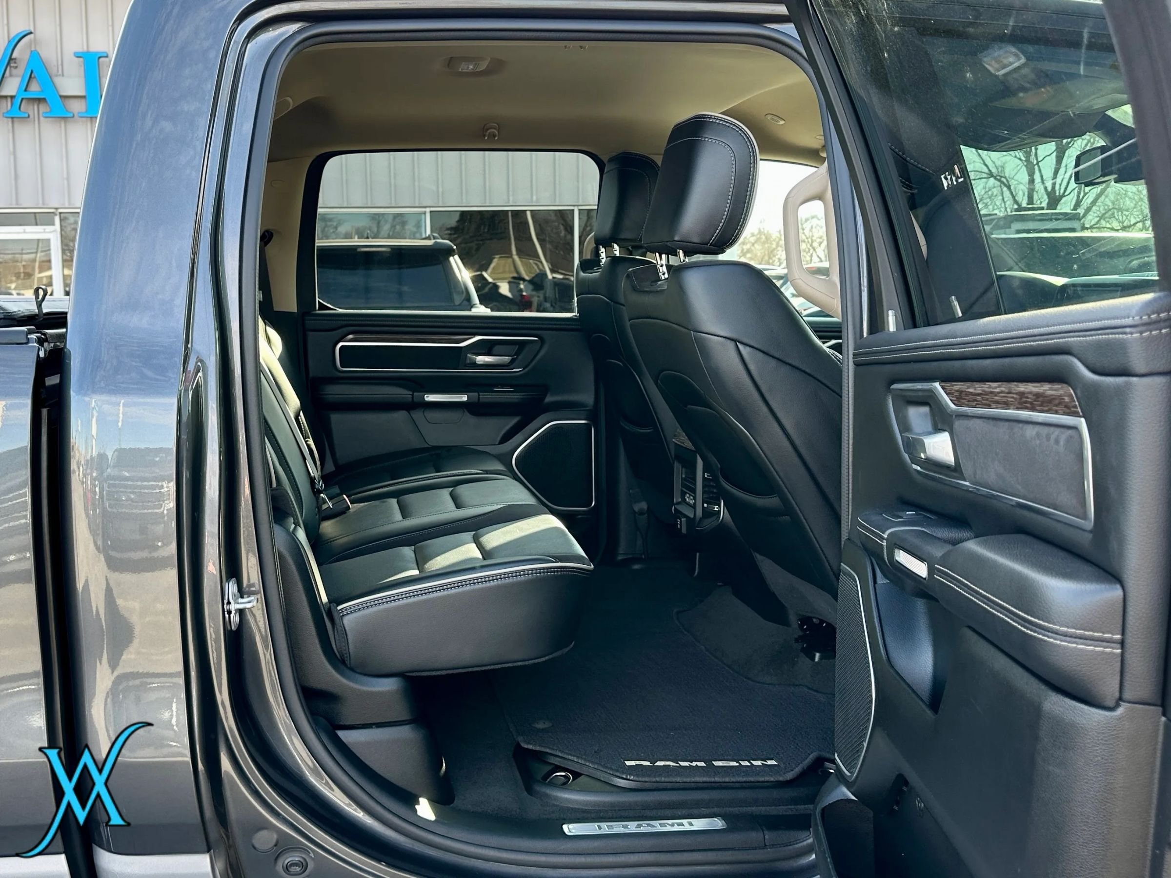 Used 2020 RAM 1500 Laramie AWD/4WD image 25