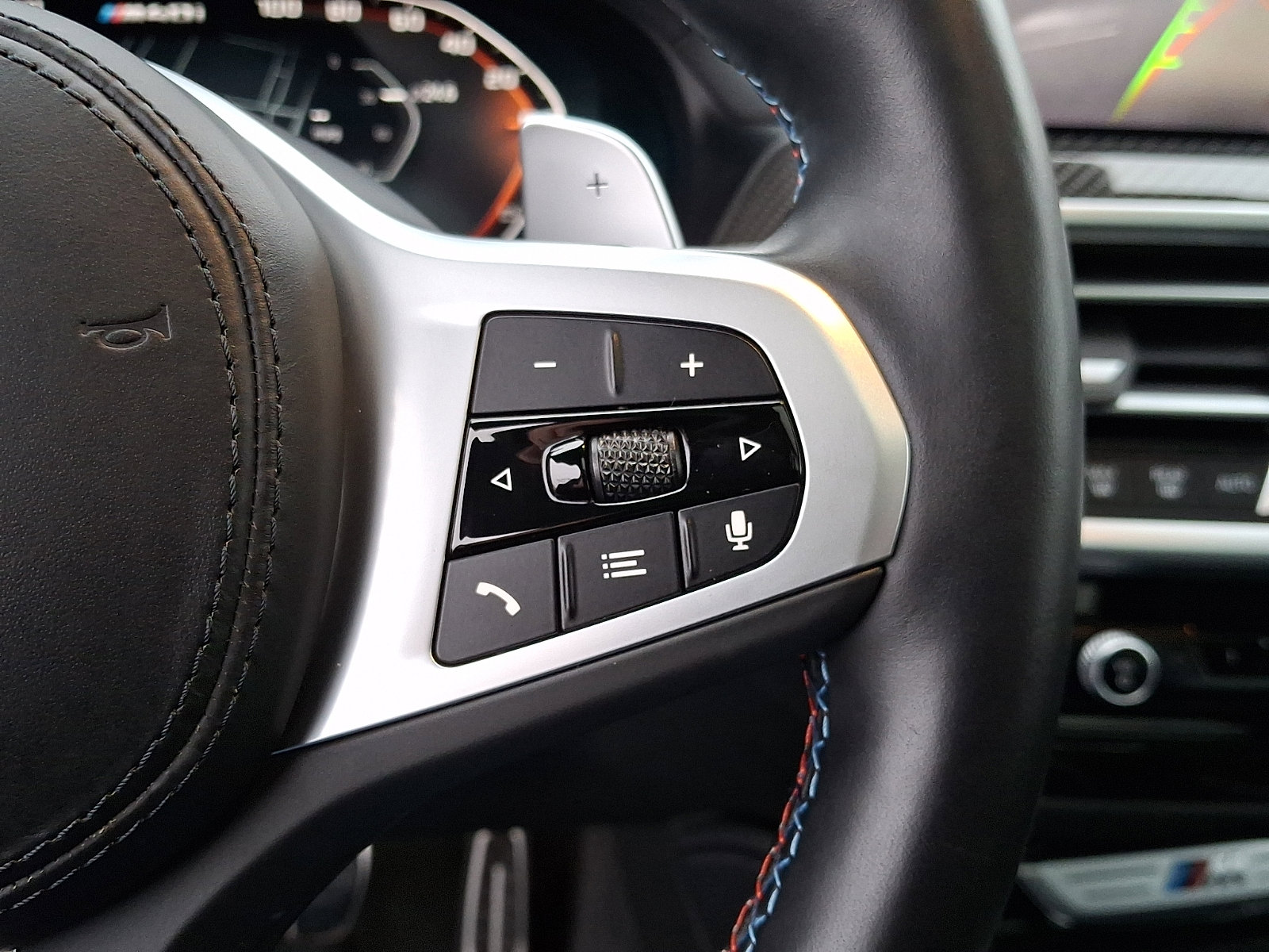 Used 2024 BMW X4 M40i w/ Premium Package image 23