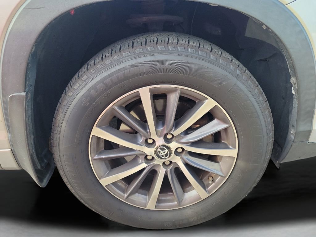 Used 2017 Toyota Highlander XLE image 4