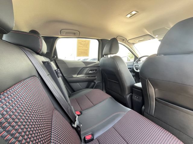 Used 2025 Nissan Kicks SR AWD/4WD image 29