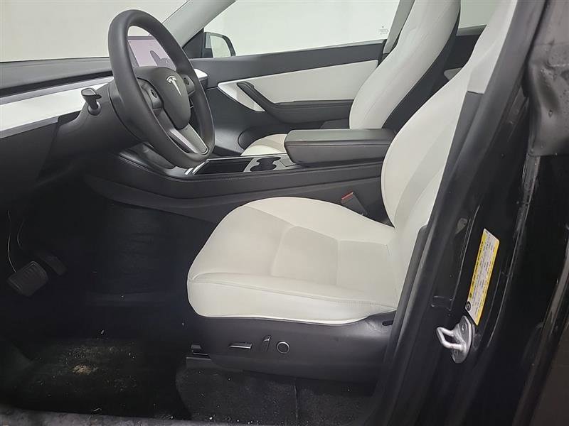 Used 2022 Tesla Model Y Long Range image 7