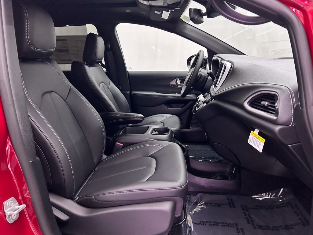 New 2026 Chrysler Pacifica Select AWD/4WD image 25