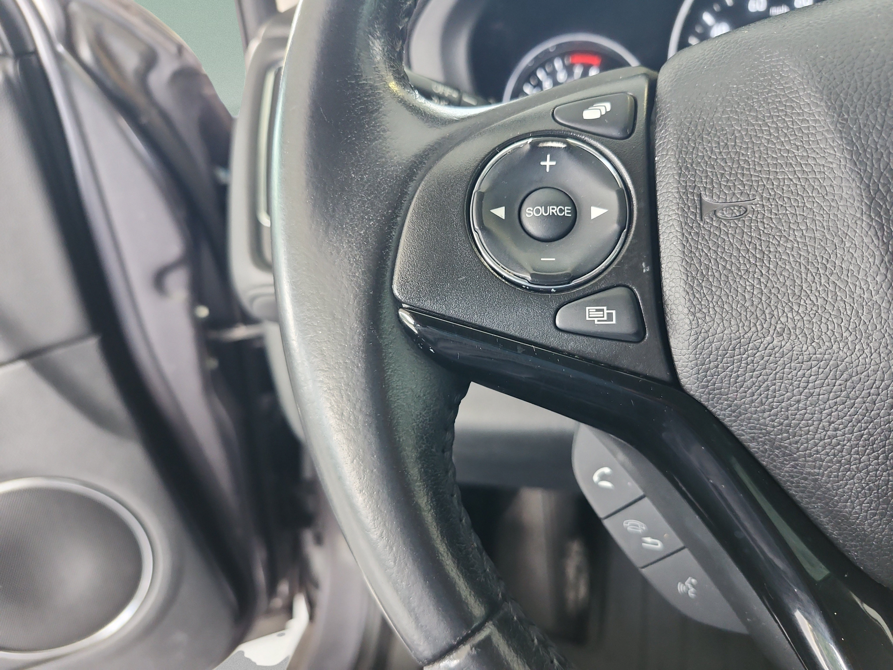 Used 2018 Honda HR-V EX-L image 16