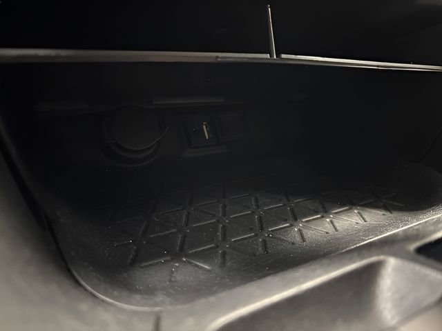 Used 2019 Toyota RAV4 XLE w/ Phone Cable & Charge Package image 31