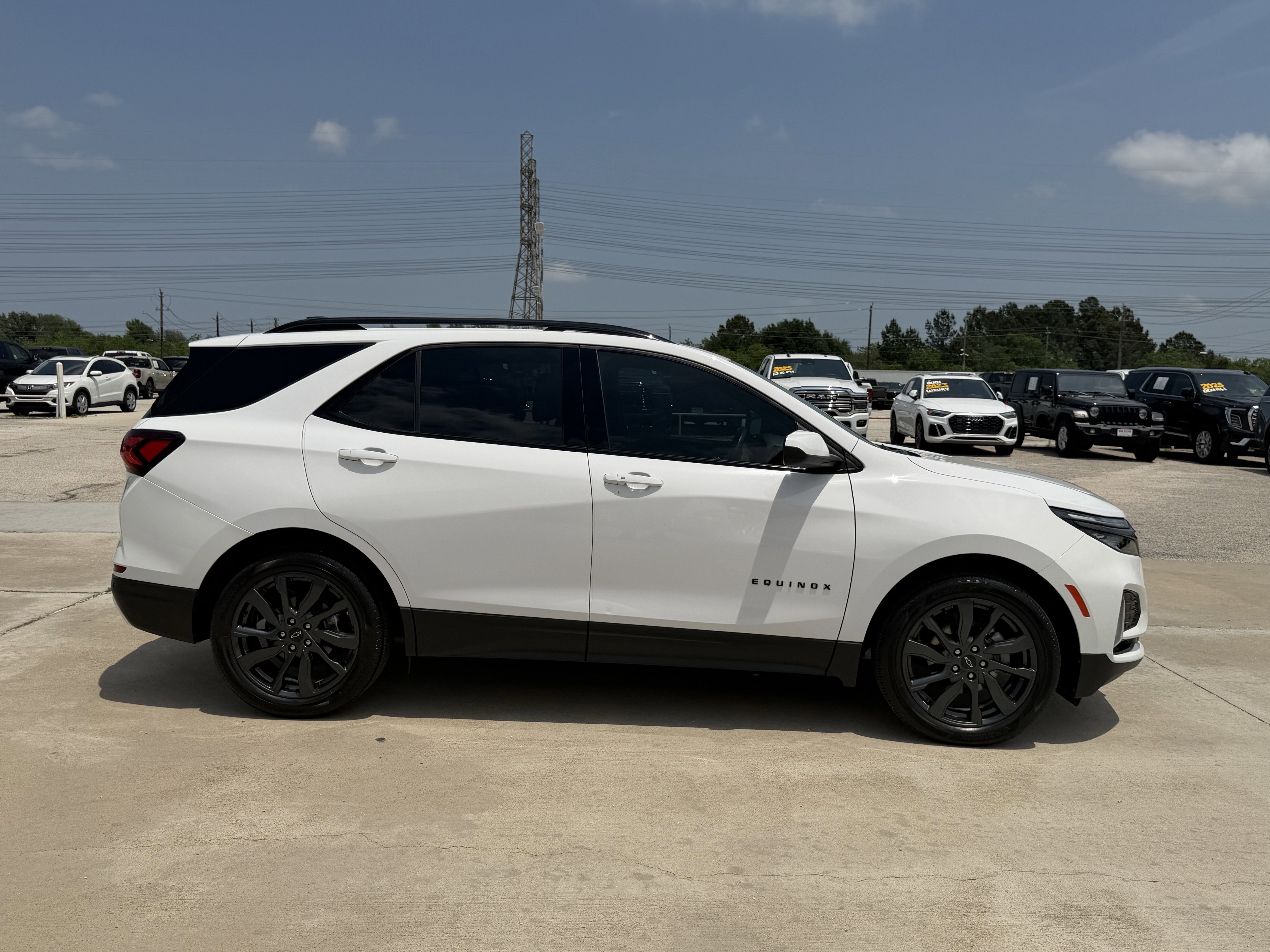 Used 2023 Chevrolet Equinox RS w/ LPO, Floor Liner Package FWD image 3