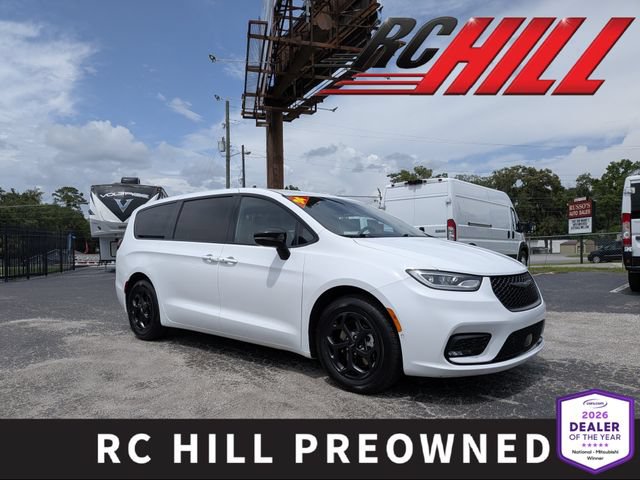 Used 2024 Chrysler Pacifica Limited FWD image 1
