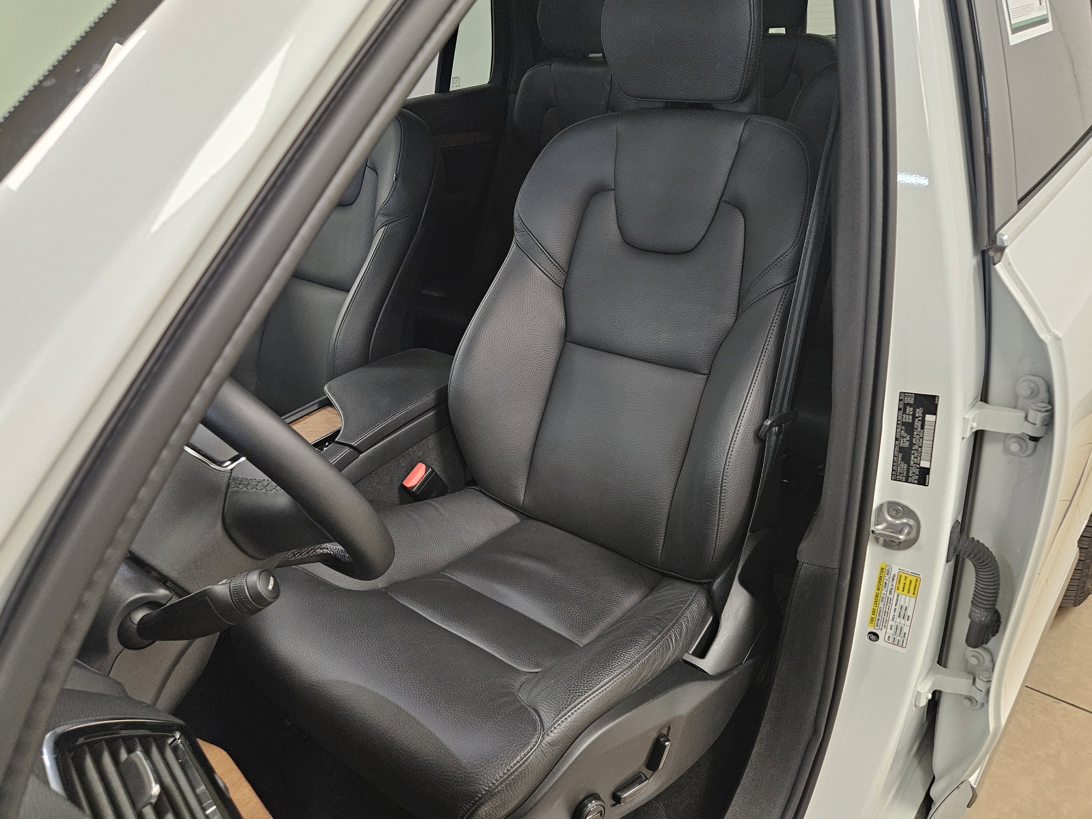 Used 2024 Volvo XC90 T8 Plus w/ Protection Package Premier image 41