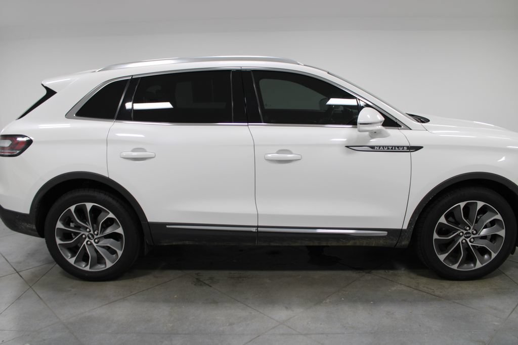Used 2022 Lincoln Nautilus Reserve w/ Equipment Group 201A FWD image 11