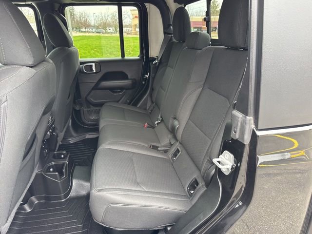 Certified 2022 Jeep Gladiator Overland AWD/4WD image 32