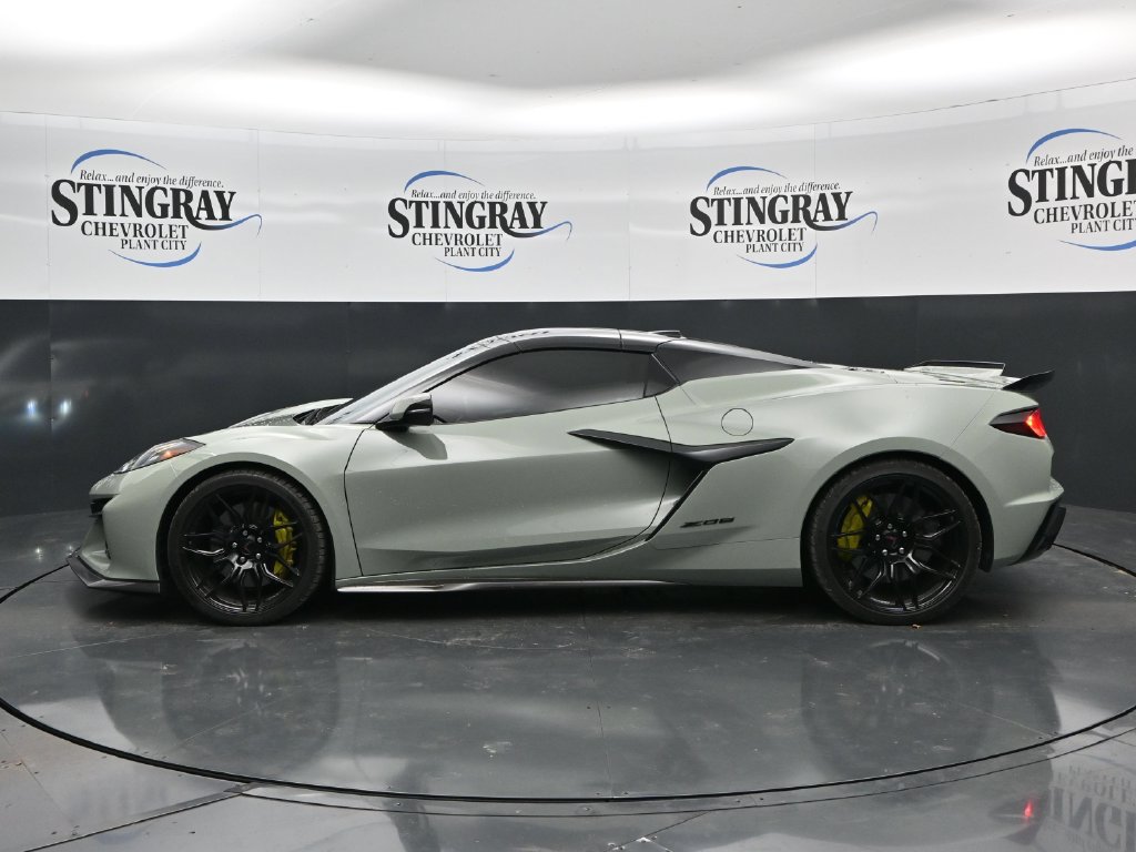 Used 2024 Chevrolet Corvette Z06 w/ Stealth Interior Trim Package RWD image 4