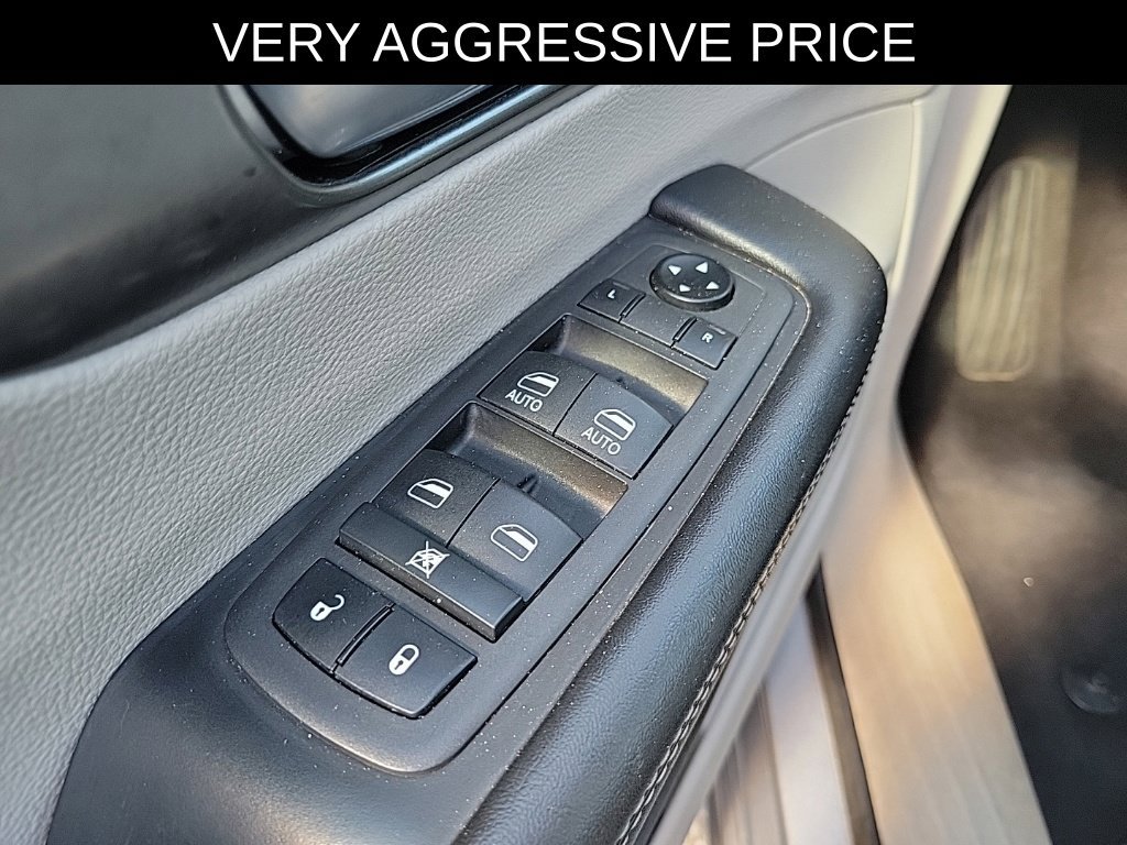 Used 2021 Chrysler Pacifica Touring-L FWD image 20