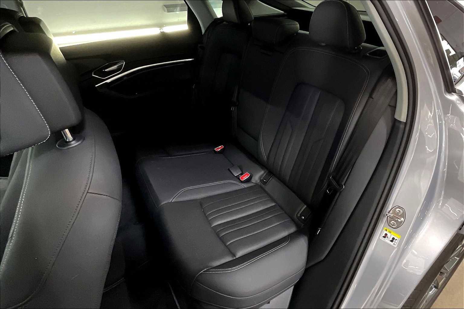 Certified 2022 Audi e-tron Premium Plus w/ Premium Plus Package image 27
