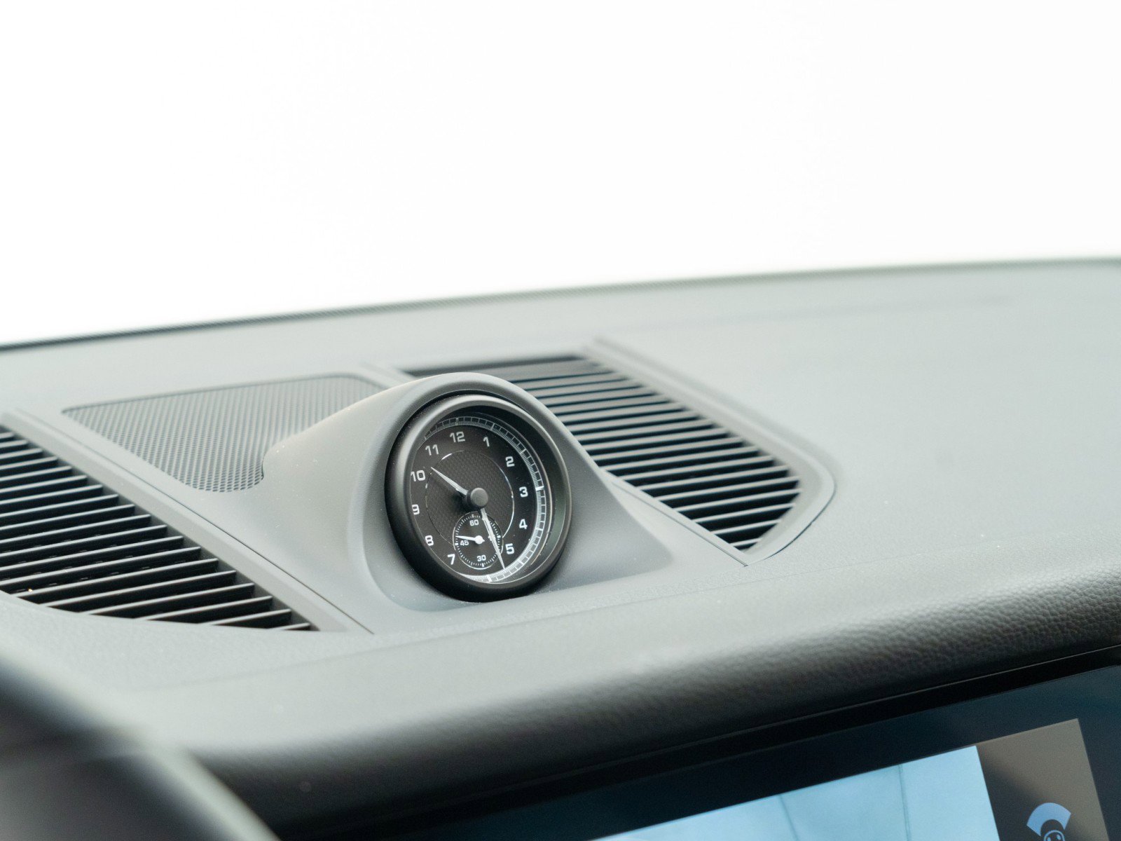 Certified 2025 Porsche Macan image 25