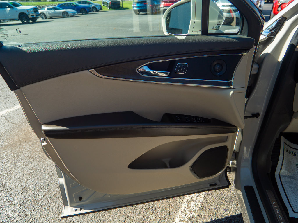 Used 2020 Lincoln Nautilus Reserve FWD image 18