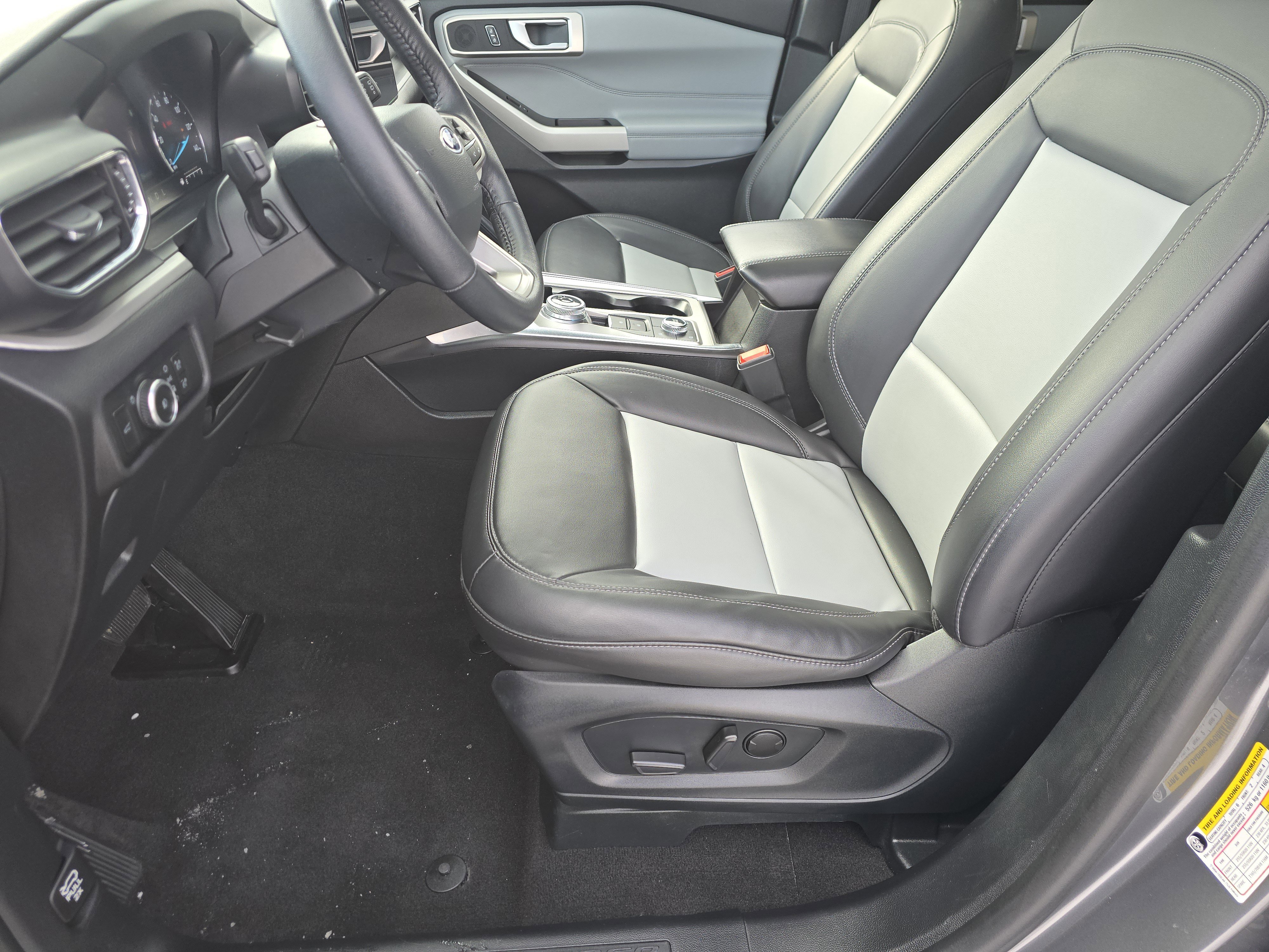 Used 2024 Ford Explorer XLT w/ Equipment Group 202A image 19