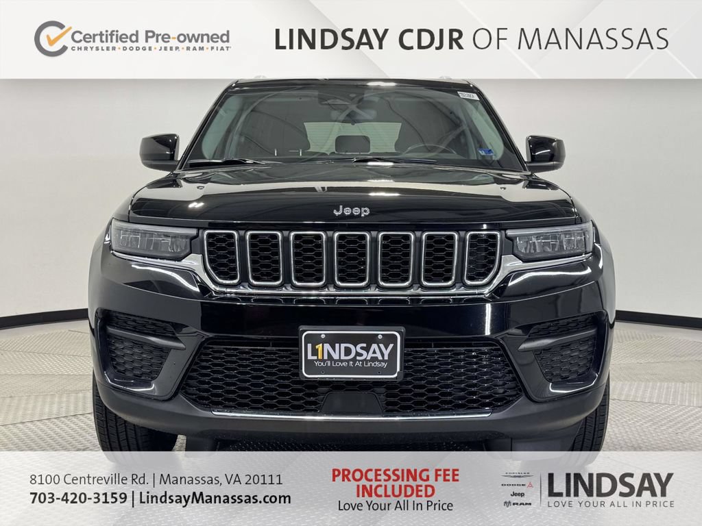 Used 2023 Jeep Grand Cherokee Laredo w/ Luxury Tech Group I AWD/4WD image 3