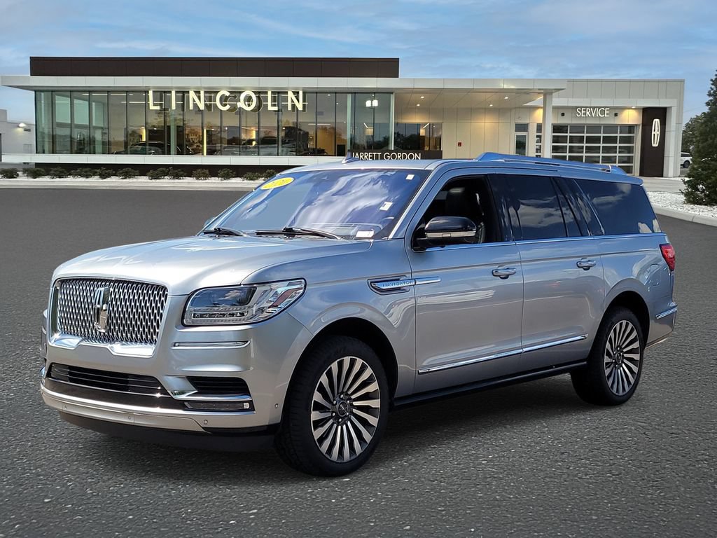 Used 2020 Lincoln Navigator L Reserve w/ Luxury Package RWD image 2