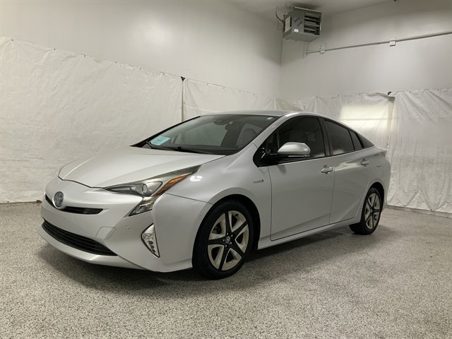 Used 2018 Toyota Prius Three Touring FWD image 2