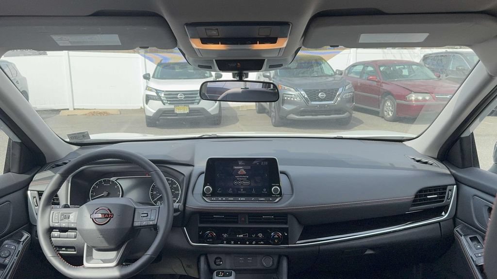 Used 2025 Nissan Rogue SV AWD/4WD image 24