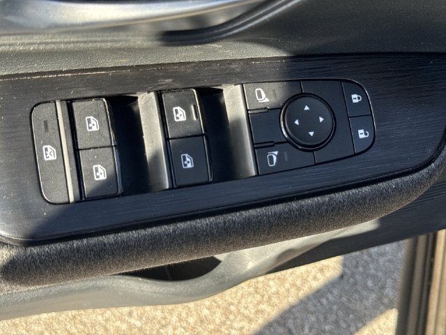 Used 2025 Nissan Kicks SV AWD/4WD image 21