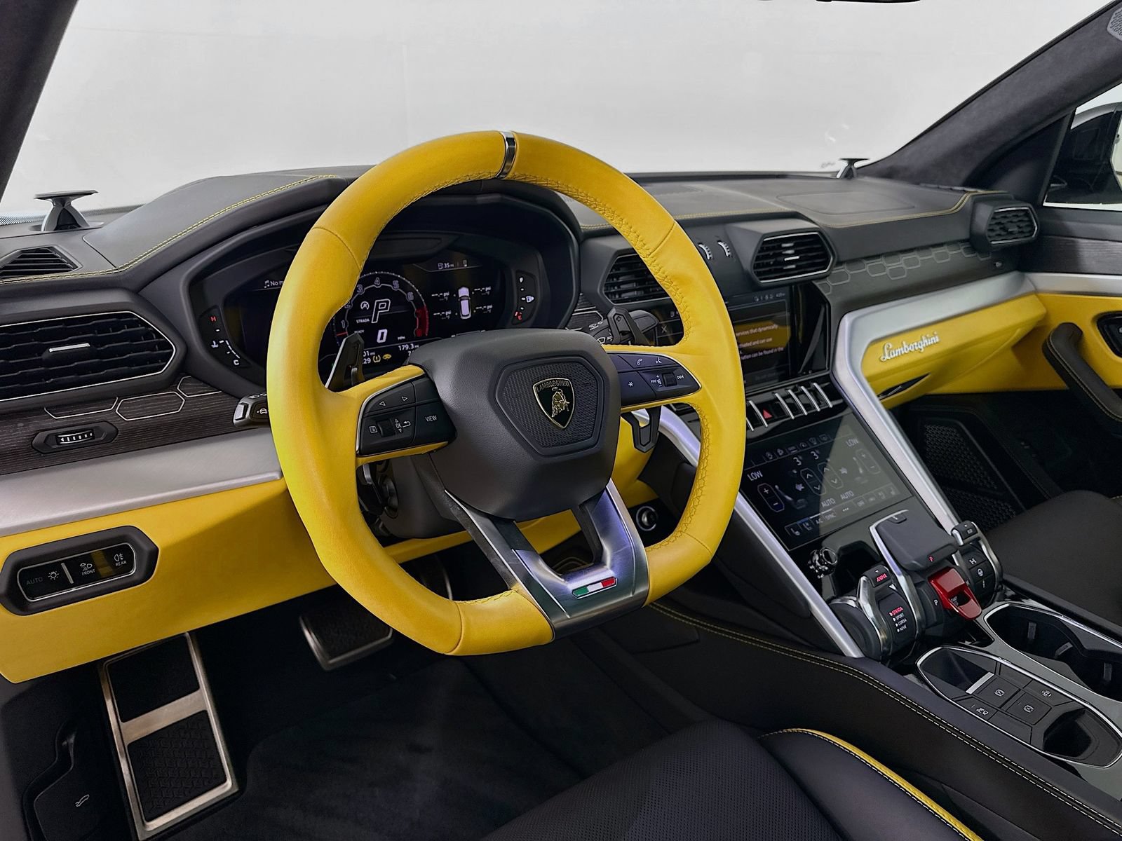 Used 2024 Lamborghini Urus S AWD/4WD image 33