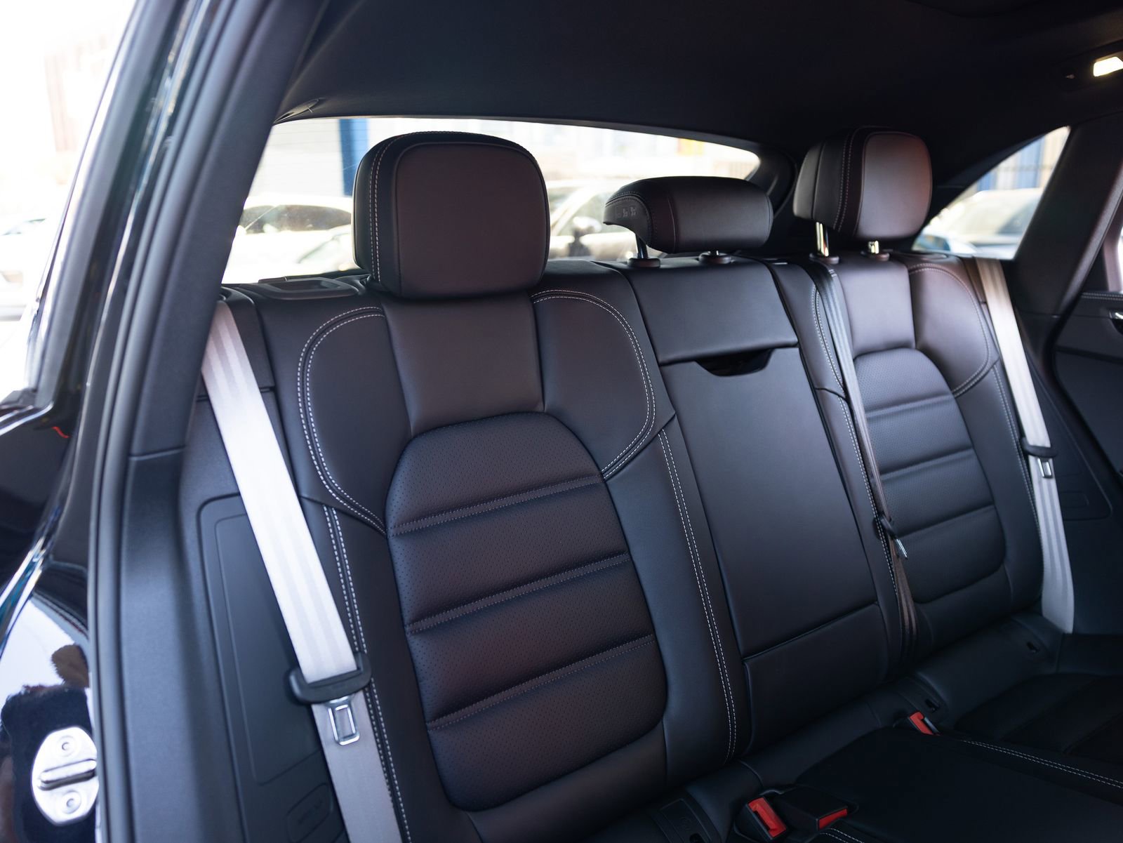 Certified 2025 Porsche Macan S image 32