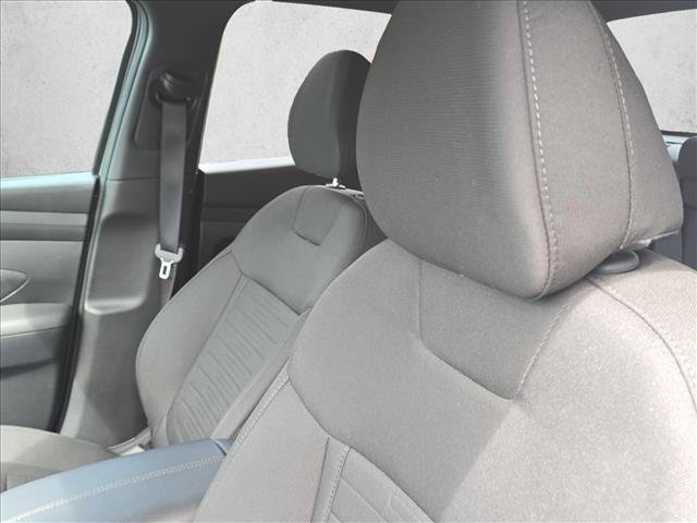 Used 2025 Hyundai Santa Cruz SE FWD image 16
