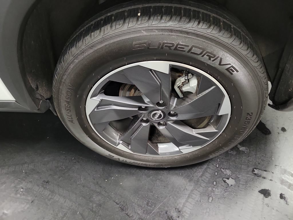 Used 2024 Nissan Rogue SV FWD image 11