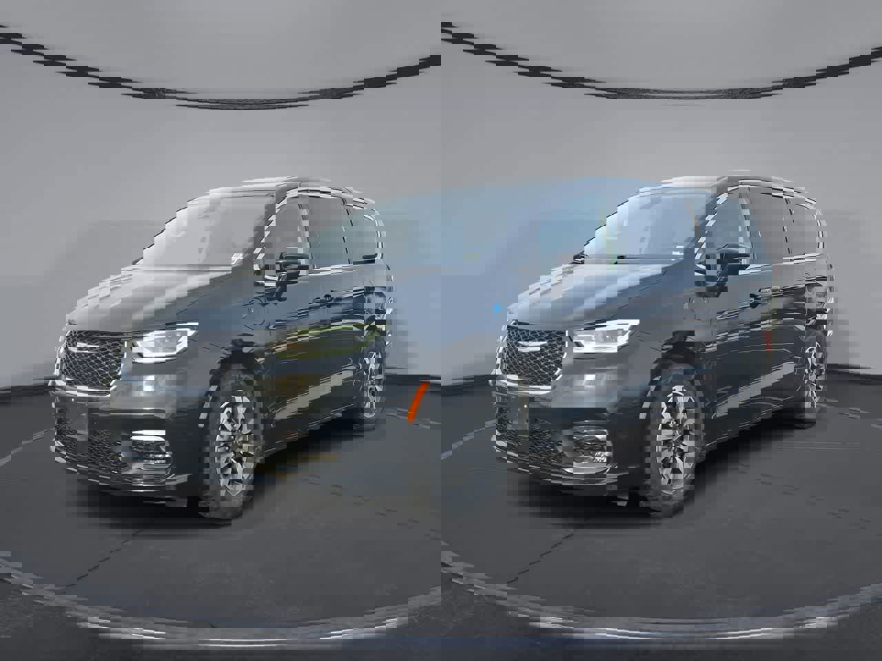 Used 2024 Chrysler Pacifica Select image 1