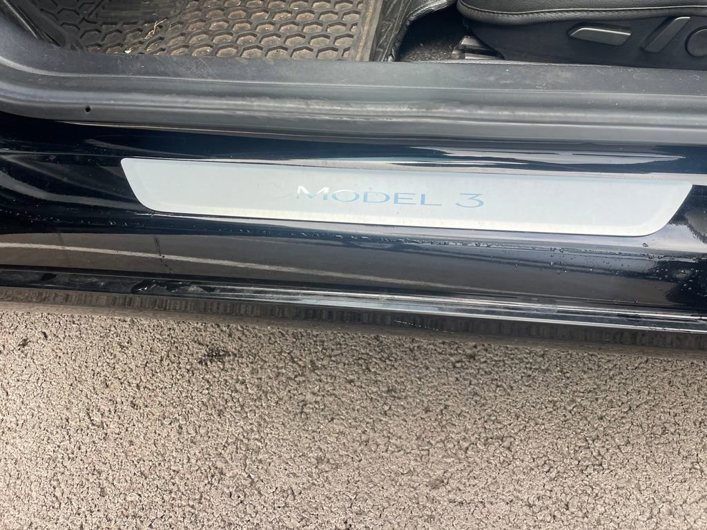 Used 2019 Tesla Model 3 Standard Range Plus RWD image 11